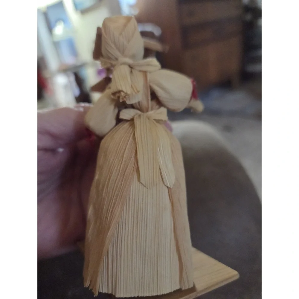 Very Very Old Vintage Corn Husk Family (8) With Birdhouse Antique Primitive